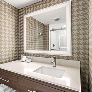 One-Bedroom King Suite